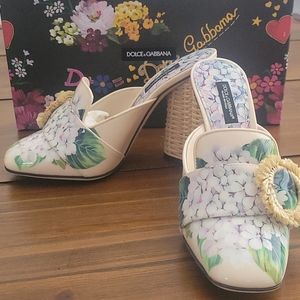 Woman's Dolce&Gabbana floral sandal.